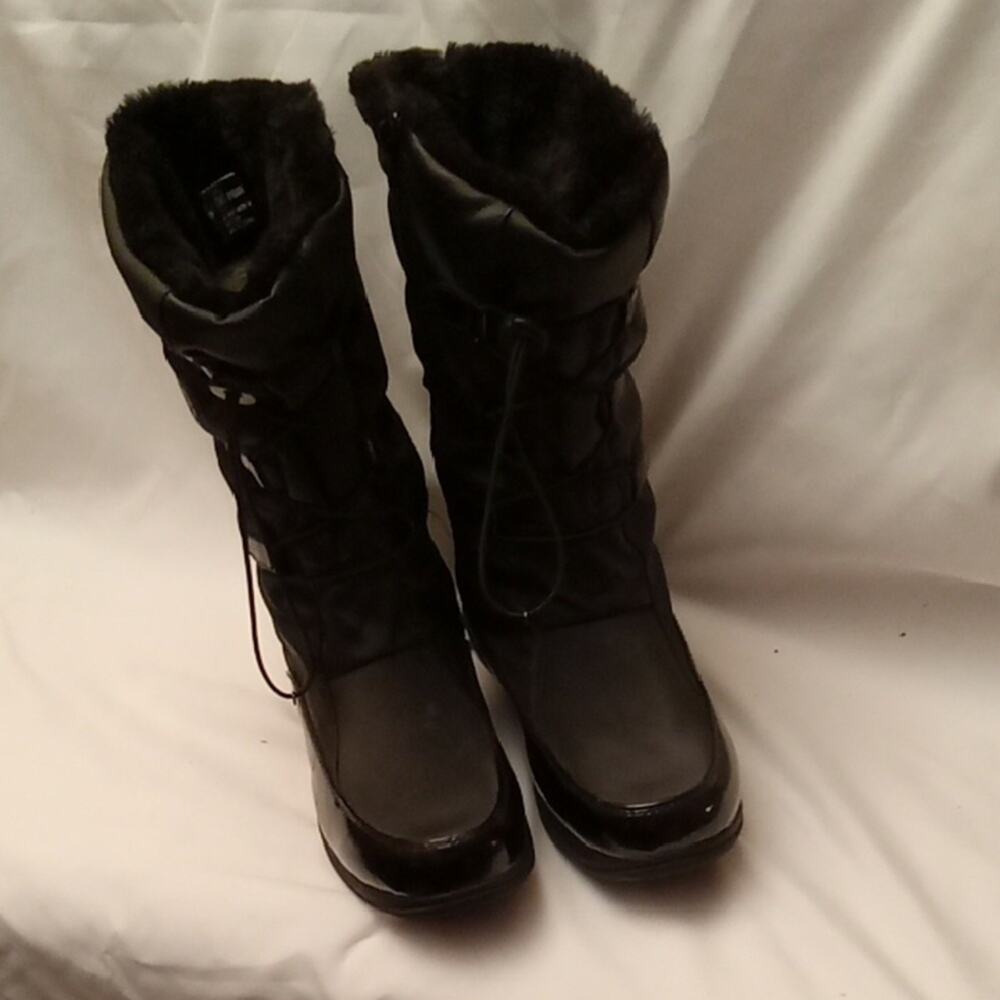 Weatherproof Women's Size 9 Black Winter Boots. Fashionable, Warm,